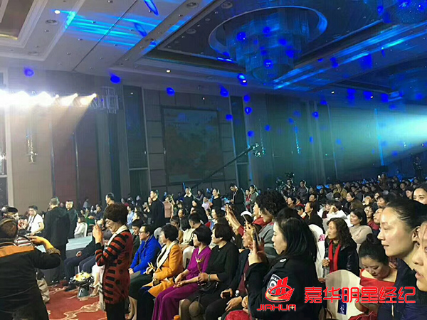 焦恩俊陳德容出席金鐘伯樂(lè)品牌盛典送祝福
