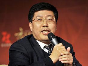 董藩隨經(jīng)紀人應邀出席江西南昌萬達經(jīng)濟論壇