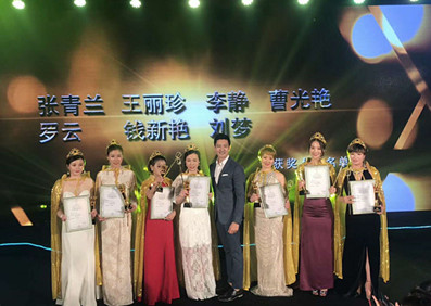帥氣依舊的威廉王子出席“貓格格”新品發(fā)布會暨代言簽約儀式，開啟“王子與格格”之間的美好邂逅！