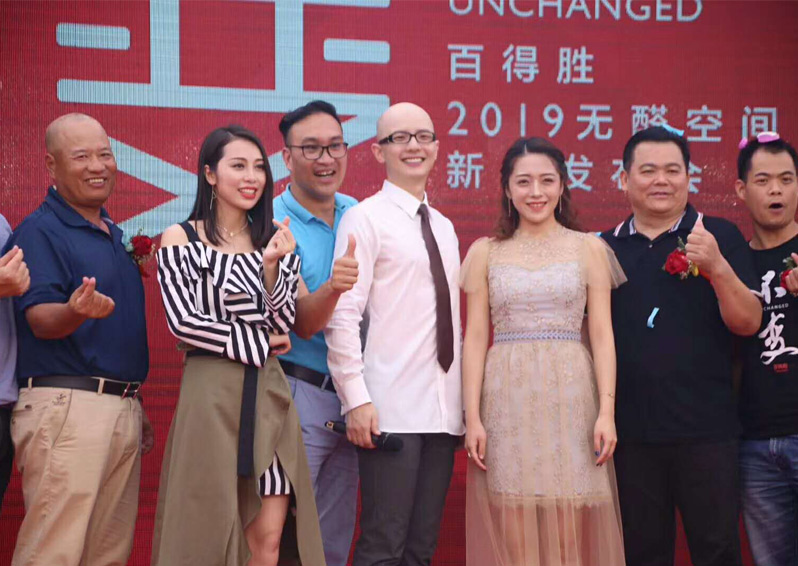 歌星平安、周延英、沈丹丹等明星親臨南寧活動(dòng)現(xiàn)場(chǎng)獻(xiàn)唱，助力廠家新品發(fā)布