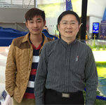 經(jīng)濟學家蔡為民與經(jīng)紀人李志照片合影