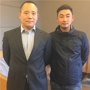 向松祚與經(jīng)紀人李志